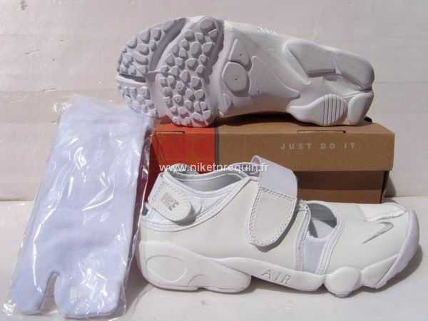 Nouveau 2011 Appliquee Baskets Nike Shox Rift Blanche